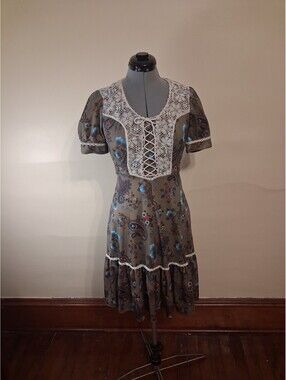 Vintage 1970s prairie boho Dress, Lace Up Paisley Polyester Dress Sz 10